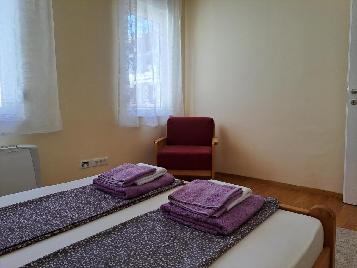 Bright Top Floor Apartment With Free Parking Skopje Exterior foto