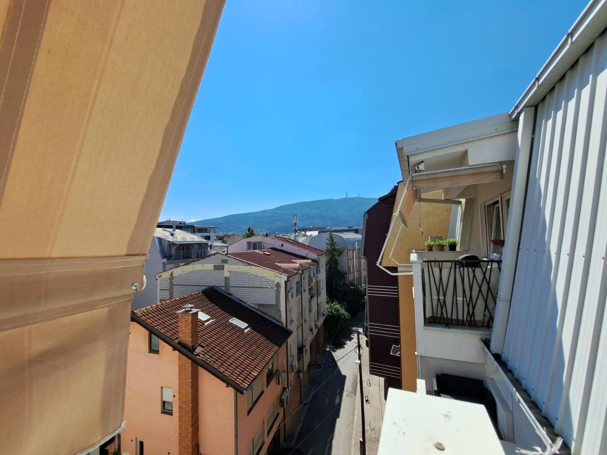 Bright Top Floor Apartment With Free Parking Skopje Exterior foto
