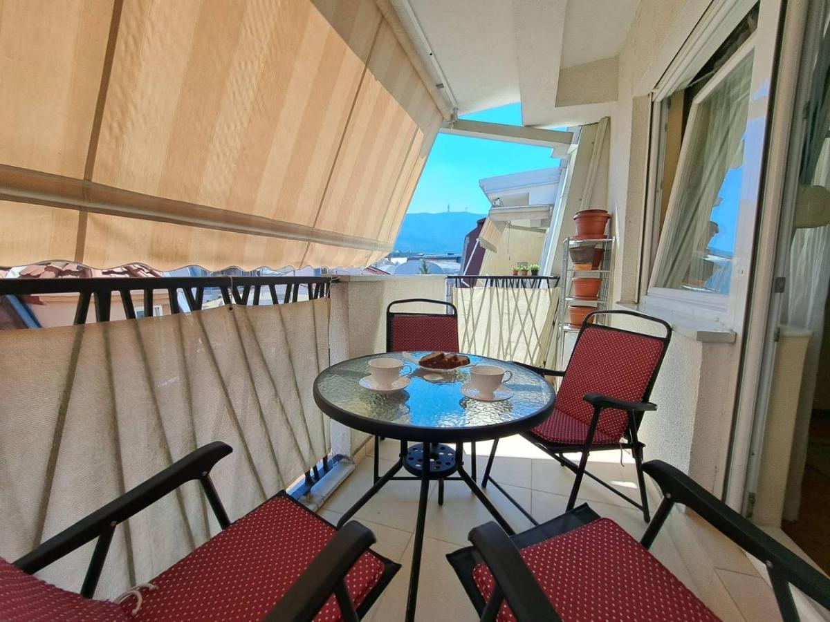 Bright Top Floor Apartment With Free Parking Skopje Exterior foto