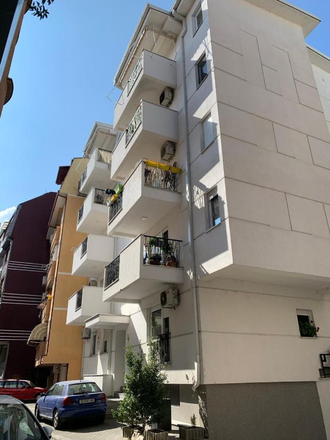 Bright Top Floor Apartment With Free Parking Skopje Exterior foto