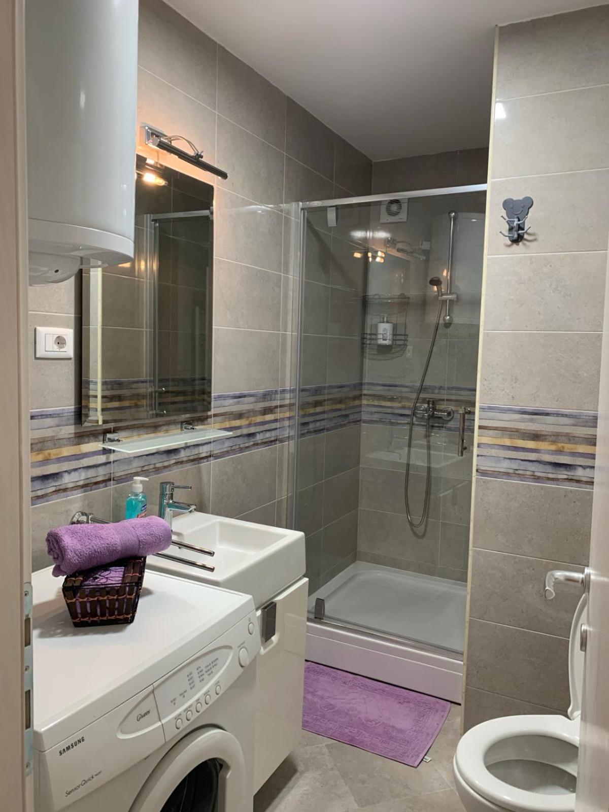 Bright Top Floor Apartment With Free Parking Skopje Exterior foto