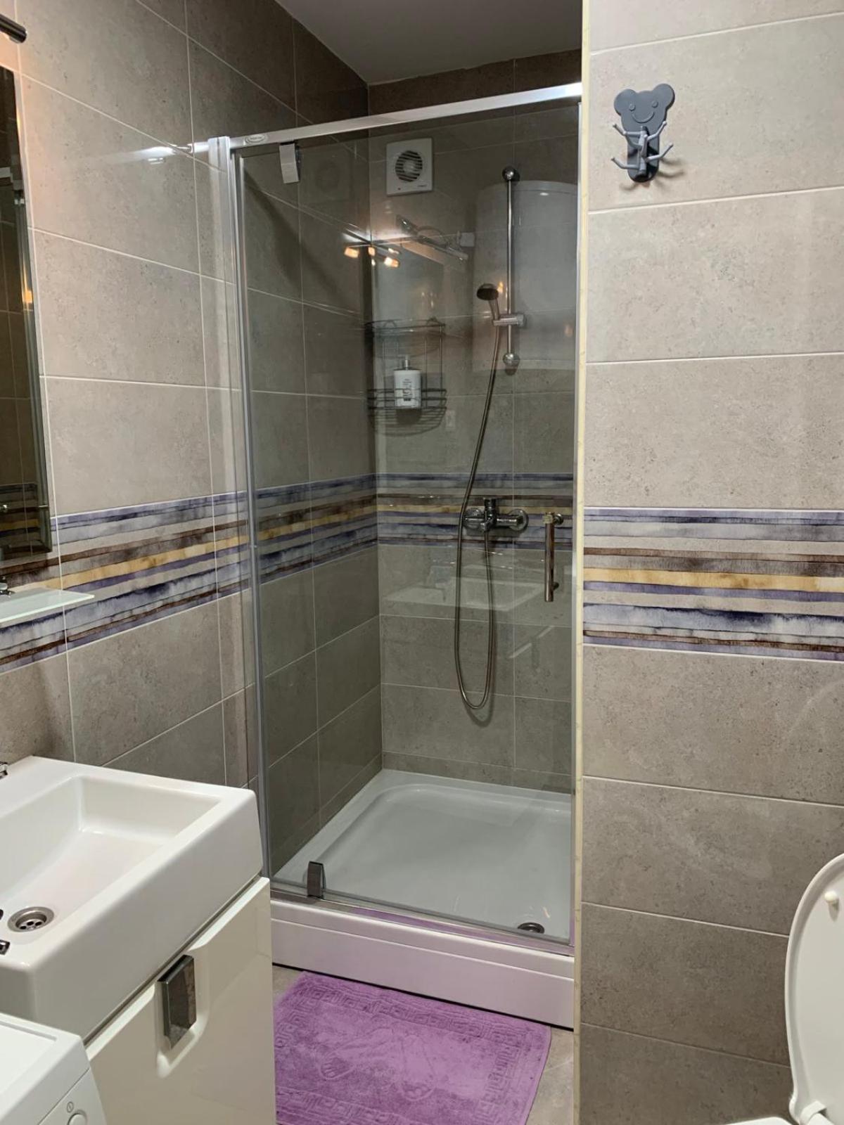 Bright Top Floor Apartment With Free Parking Skopje Exterior foto