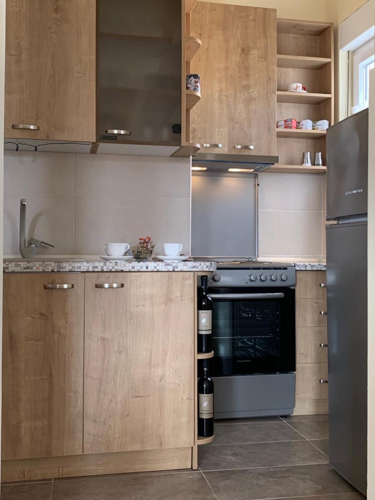 Bright Top Floor Apartment With Free Parking Skopje Exterior foto